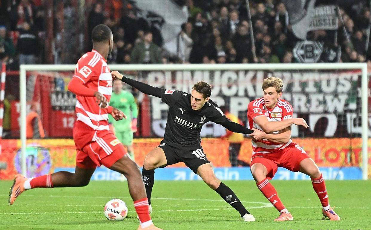 包含门兴格拉德巴赫迎英超关键赛，加时末段回应争议，更衣室稳定，细节决定成败的词条